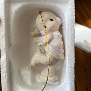 Precious Moments “Dropping in for Christmas”